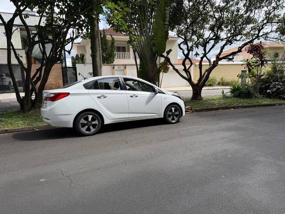 HYUNDAI HB20S 1.6 IMPRESS 16V FLEX 4P AUTOMÁTICO